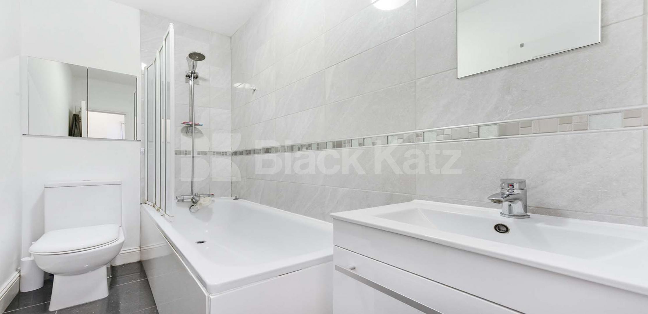 			UNDER OFFER , 2 Bedroom, 1 bath, 1 reception Apartment			 Strathleven Road, Clapham North/Brixton